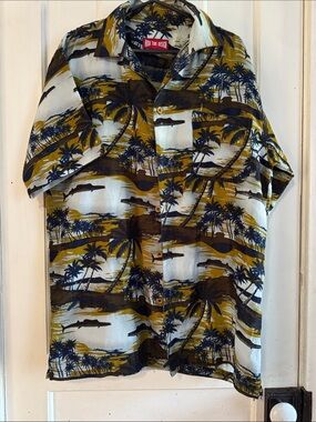 The Resort Co. Men's Olive & Navy Palm Print Button-Down Shirt